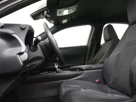 Lexus UX thumbnail 30