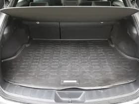 Lexus UX thumbnail 34