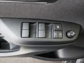 Toyota Yaris thumbnail 18