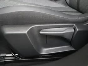 Peugeot E-2008 EV Allure 50 kWh thumbnail 31