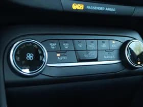 Ford Fiesta 1.0 ECOBOOST AUT. HYBRID TITANIUM thumbnail 24