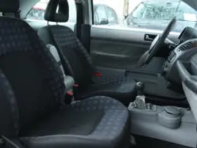 Volkswagen New Beetle 1.6 thumbnail 4