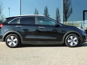 Kia Niro 1.6 GDI HYBRID EXECUTIVELINE thumbnail 8