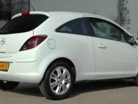 Opel Corsa 1.4-16V COLOR EDITION thumbnail 2
