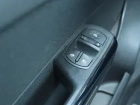 Opel Corsa 1.4-16V COLOR EDITION thumbnail 18