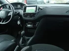 Peugeot 208 1.2 VTi ENVY 5-DRS. thumbnail 6