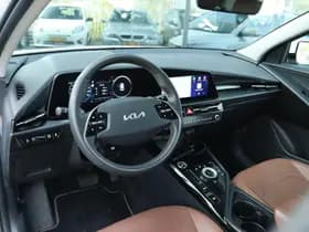 Kia Niro 1.6 GDi HYBRID EXECUTIVELINE thumbnail 3