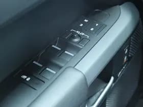 Land Rover Rover Defender 110 2.0 P400E 110 X-DYNAMIC HSE BLACK PACK thumbnail 28