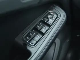 Porsche Macan thumbnail 44