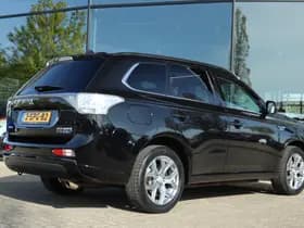 Mitsubishi Outlander thumbnail 2