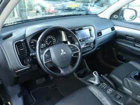 Mitsubishi Outlander thumbnail 3