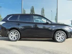 Mitsubishi Outlander thumbnail 9