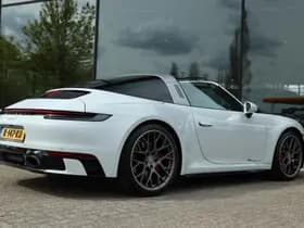 Porsche 911 thumbnail 2