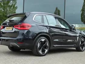 BMW iX3 thumbnail 2