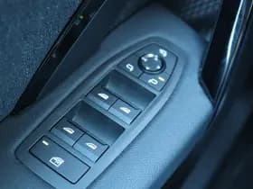 BMW iX1 thumbnail 24