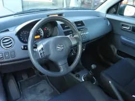 Suzuki Swift thumbnail 3