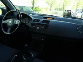 Suzuki Swift thumbnail 5