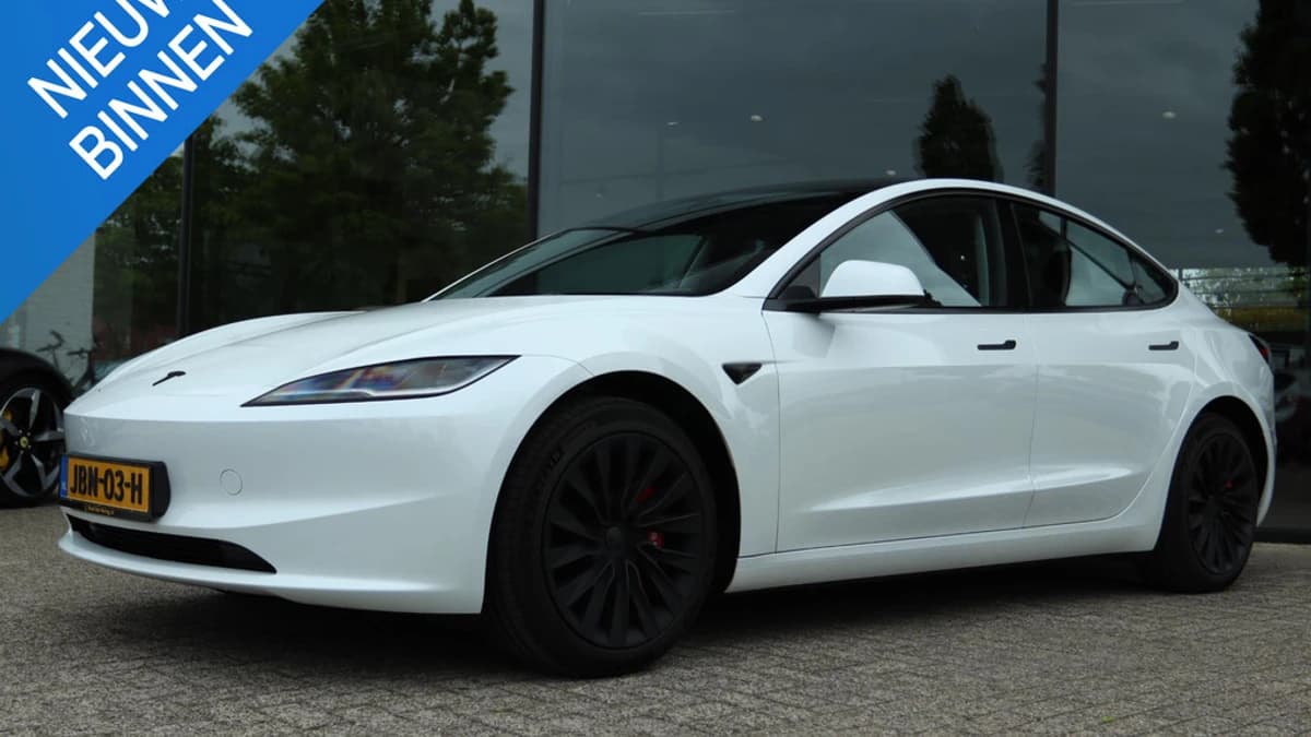Tesla Model — foto 1