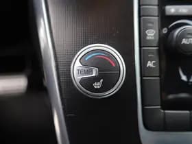 Volvo XC60 2.0 D4 FWD R-Design thumbnail 7