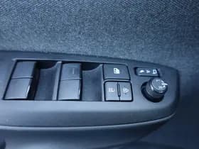 Toyota Yaris 1.5 Hybrid Executive thumbnail 17