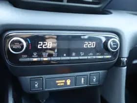 Toyota Yaris 1.5 Hybrid Executive thumbnail 21