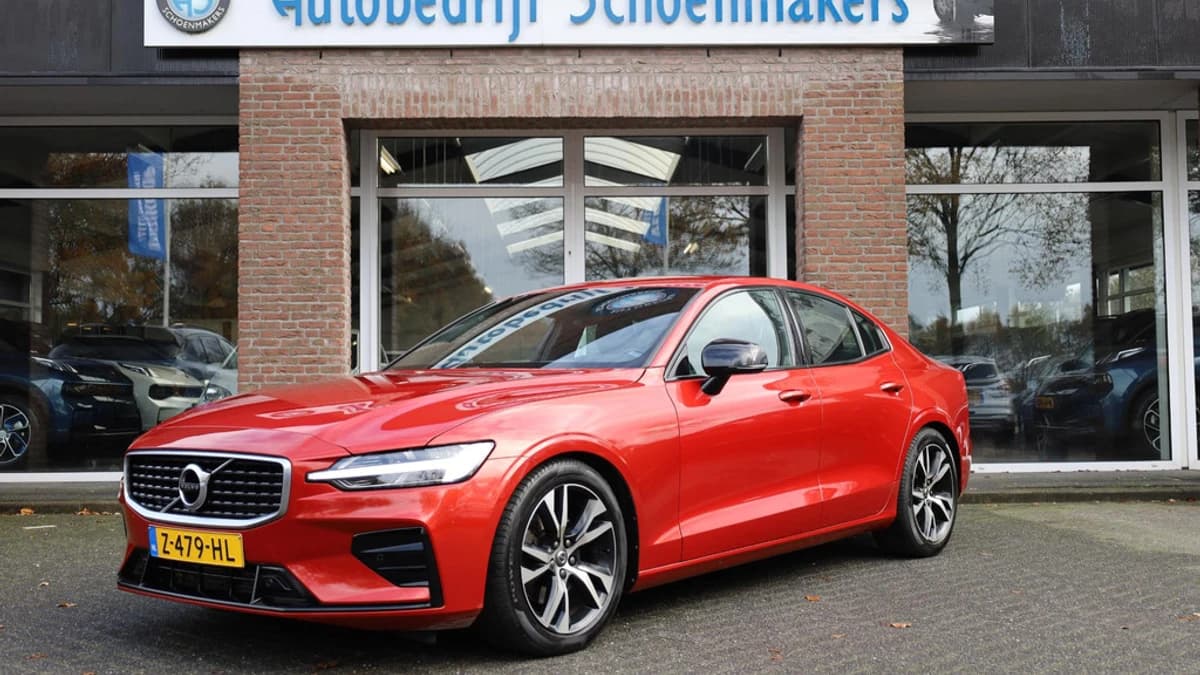 Volvo S60 2.0 T4 R-Design — foto 1