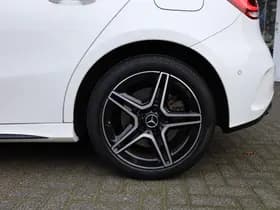 Mercedes-Benz A-Klasse 250 e Premium AMG thumbnail 4