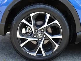 Toyota C-HR thumbnail 9