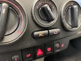 Volkswagen New Beetle Cabriolet 2.0 Highline thumbnail 17