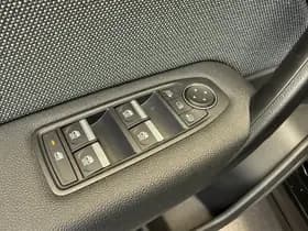 Renault Captur thumbnail 25