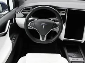 Tesla Model X 90D Base thumbnail 2