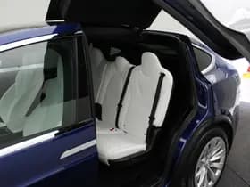 Tesla Model X 90D Base thumbnail 17