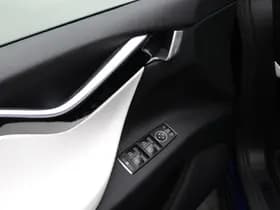 Tesla Model X 90D Base thumbnail 19