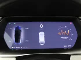 Tesla Model X 90D Base thumbnail 23
