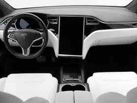 Tesla Model X 90D Base thumbnail 4
