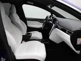 Tesla Model X 90D Base thumbnail 8