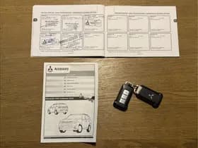 Mitsubishi Outlander 2.4 PHEV S-Edition thumbnail 3