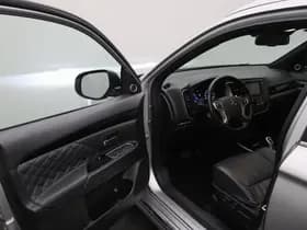 Mitsubishi Outlander 2.4 PHEV S-Edition thumbnail 5