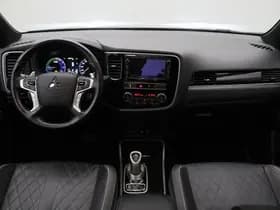 Mitsubishi Outlander 2.4 PHEV S-Edition thumbnail 9