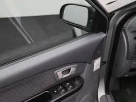 Kia Carens 1.6-16V LX thumbnail 19