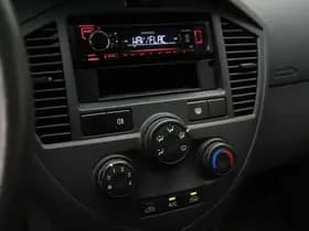 Kia Carens 1.6-16V LX thumbnail 21