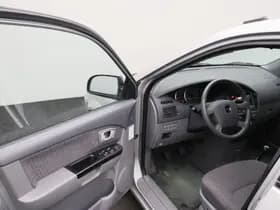 Kia Carens 1.6-16V LX thumbnail 5