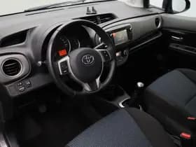 Toyota Yaris thumbnail 12
