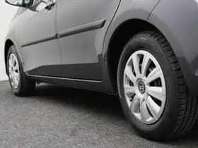 Toyota Yaris thumbnail 13