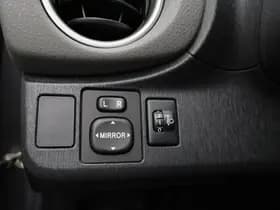 Toyota Yaris thumbnail 24