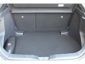 Toyota C-HR 1.8 Hybrid 140 First Edition Bi-tone thumbnail 12