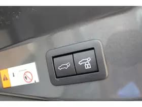 Toyota C-HR 1.8 Hybrid 140 First Edition Bi-tone thumbnail 14