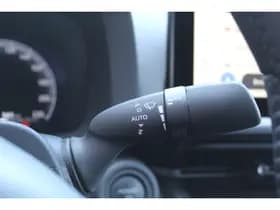 Toyota C-HR 1.8 Hybrid 140 First Edition Bi-tone thumbnail 22