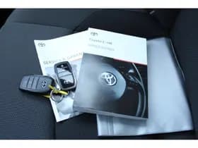 Toyota C-HR 1.8 Hybrid 140 First Edition Bi-tone thumbnail 26