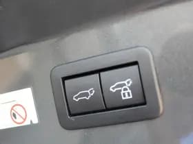 Toyota C-HR 1.8 Hybrid 140 First Edition Bi-tone thumbnail 14